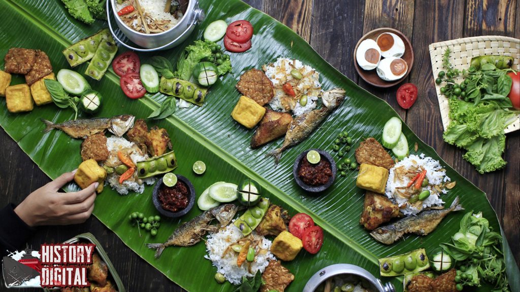 Makan Bajamba: Nilai Luhur yang Terhidang di Atas Daun Pisang!