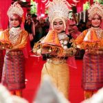 Tari Ranup Lampuan: Cerminan Budaya Aceh yang Memukau!