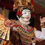 Topeng Menari, Hati Bergetar: Keindahan Seni Tradisional!