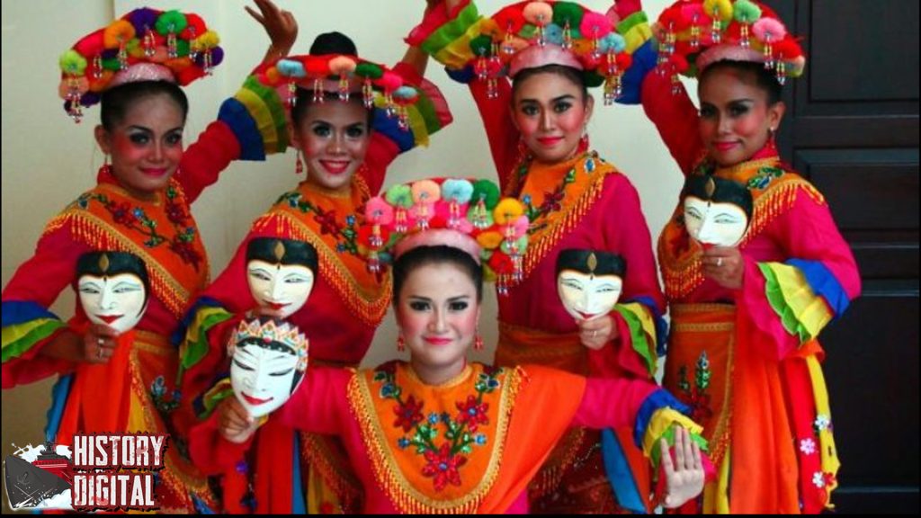 Topeng Menari, Hati Bergetar: Keindahan Seni Tradisional!