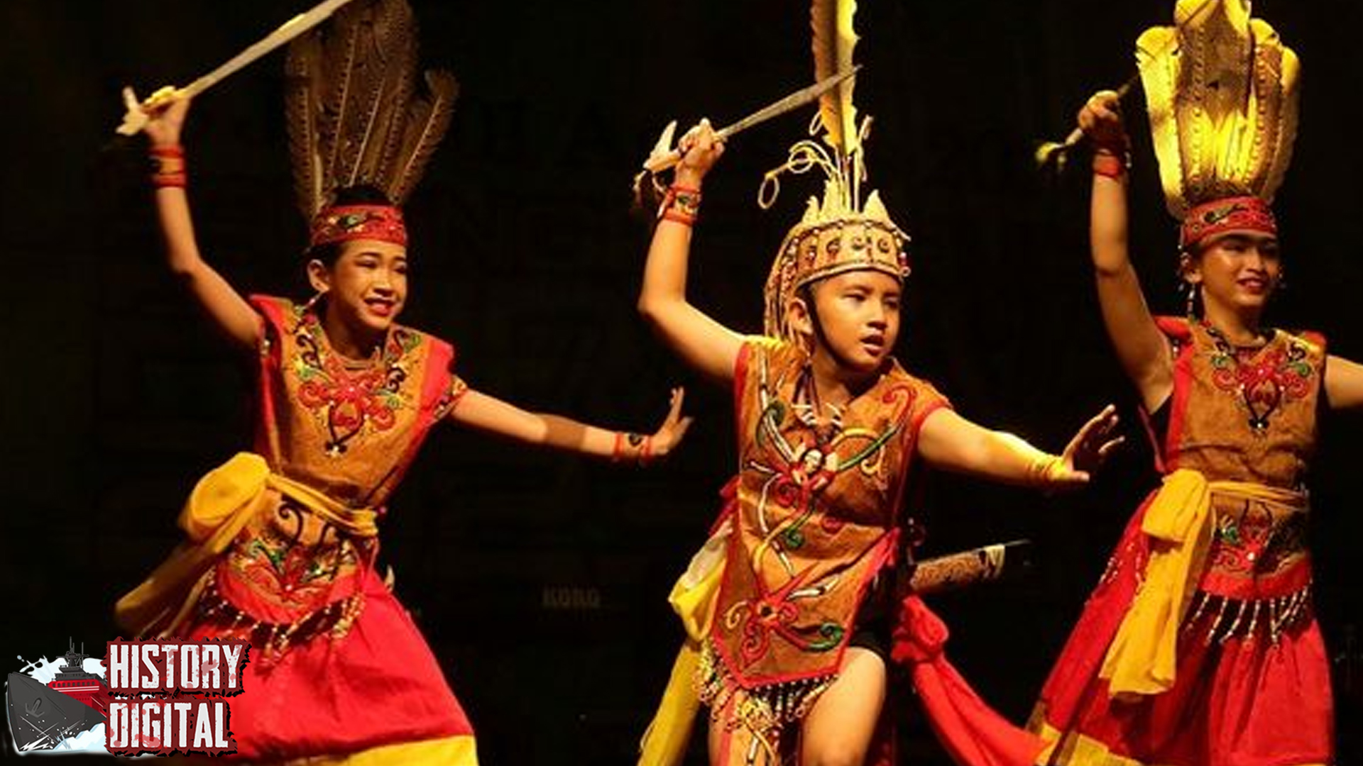 Fokus pada keunikan dan daya tarik utama Tari Mandau Talawang!