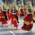 Gerak Anggun Penari Muang Sakal: Cerminan Budaya Madura!